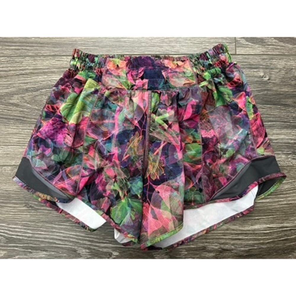 Lululemon Hotty Hot Low-Rise Lined Short 4" Vivid Floral Tone Multi GraphiteGrey
